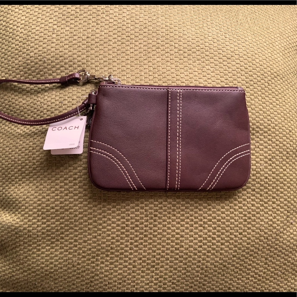 ⭐️New Coach Leather Wristlet⭐️